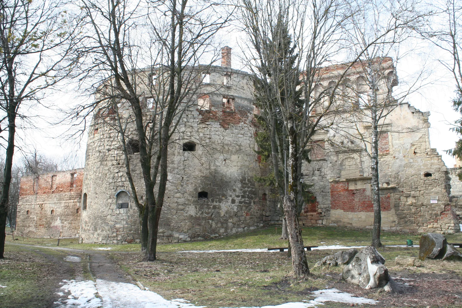 Бережанський замок у міському парку